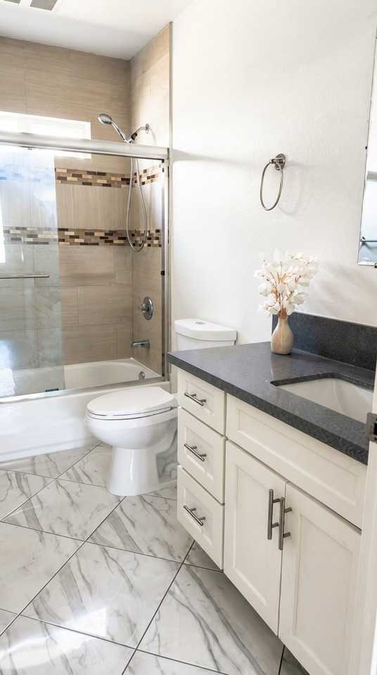 872 N Edgemont St - Photo 2 of 16