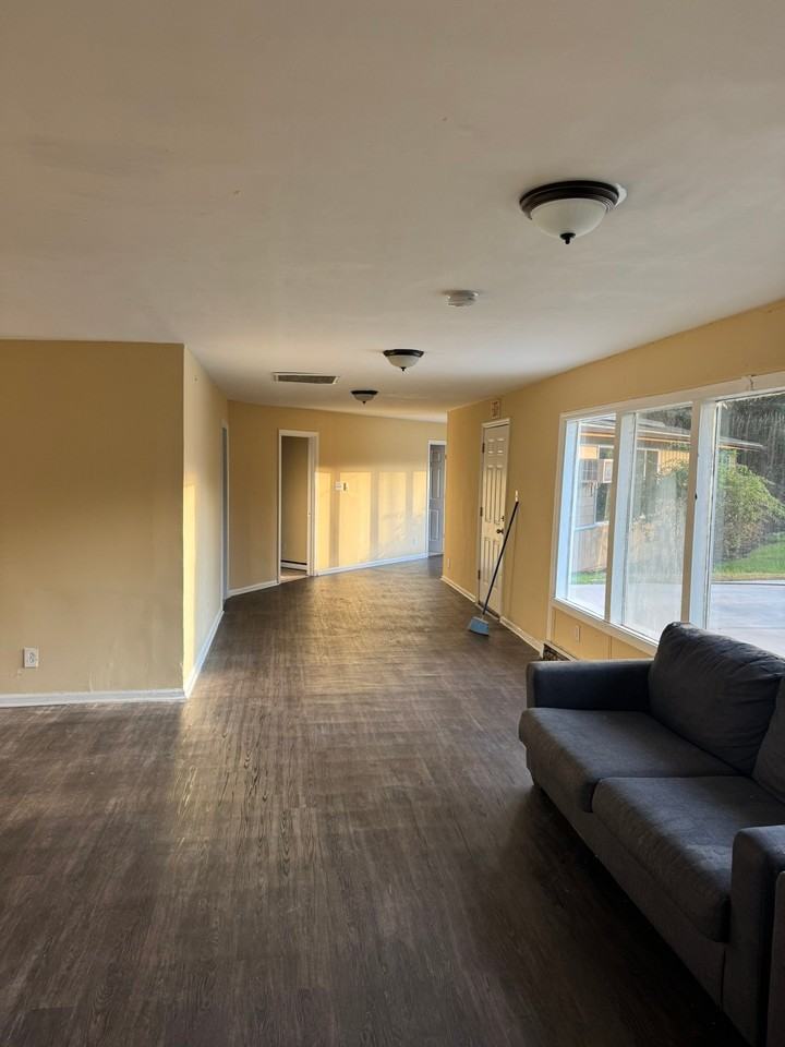 402 Great Creek Rd - Photo 2 of 14