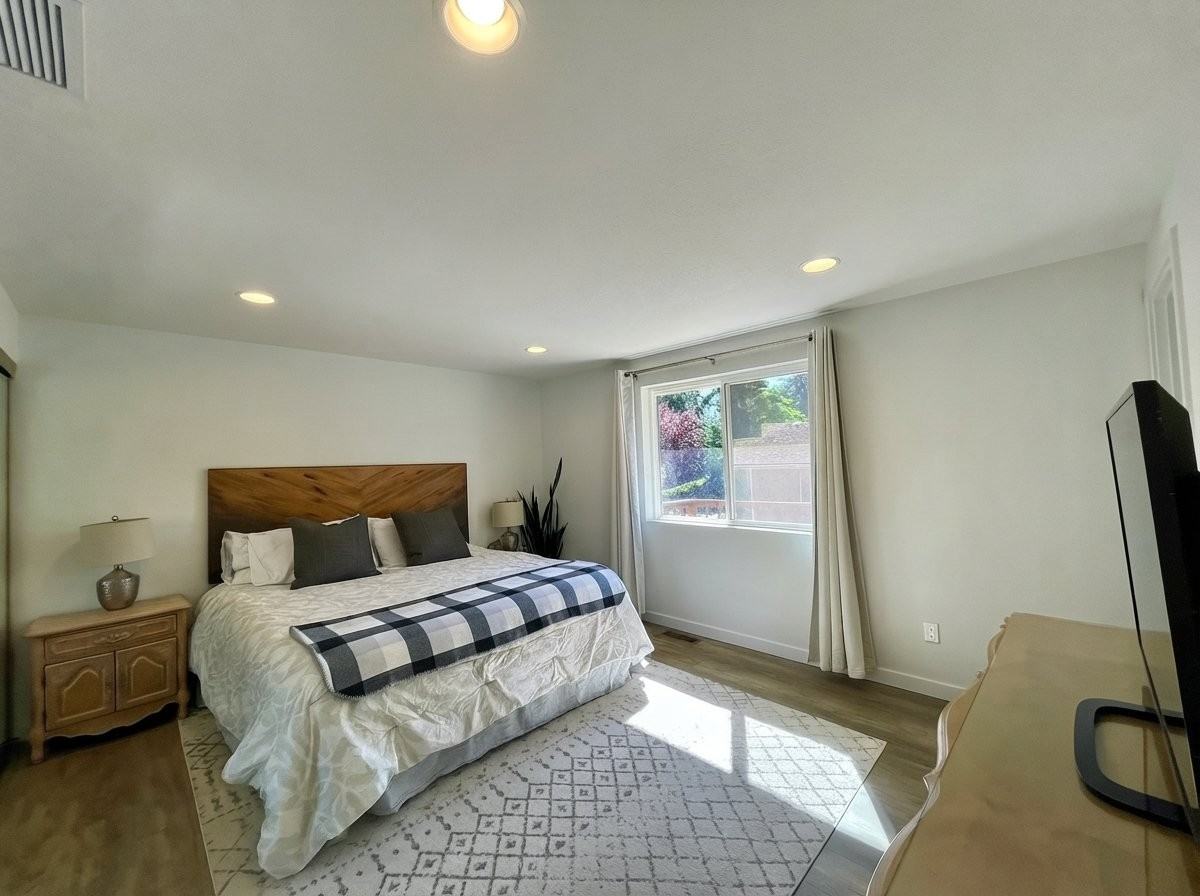 813 217th Pl Ne - Photo 6 of 18
