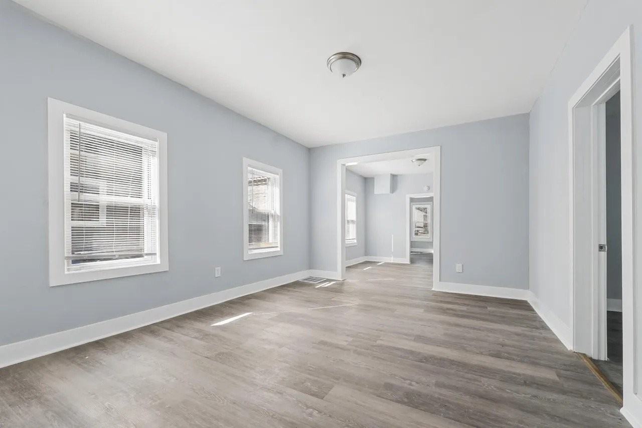 917 S 9th St - Photo 2 of 4