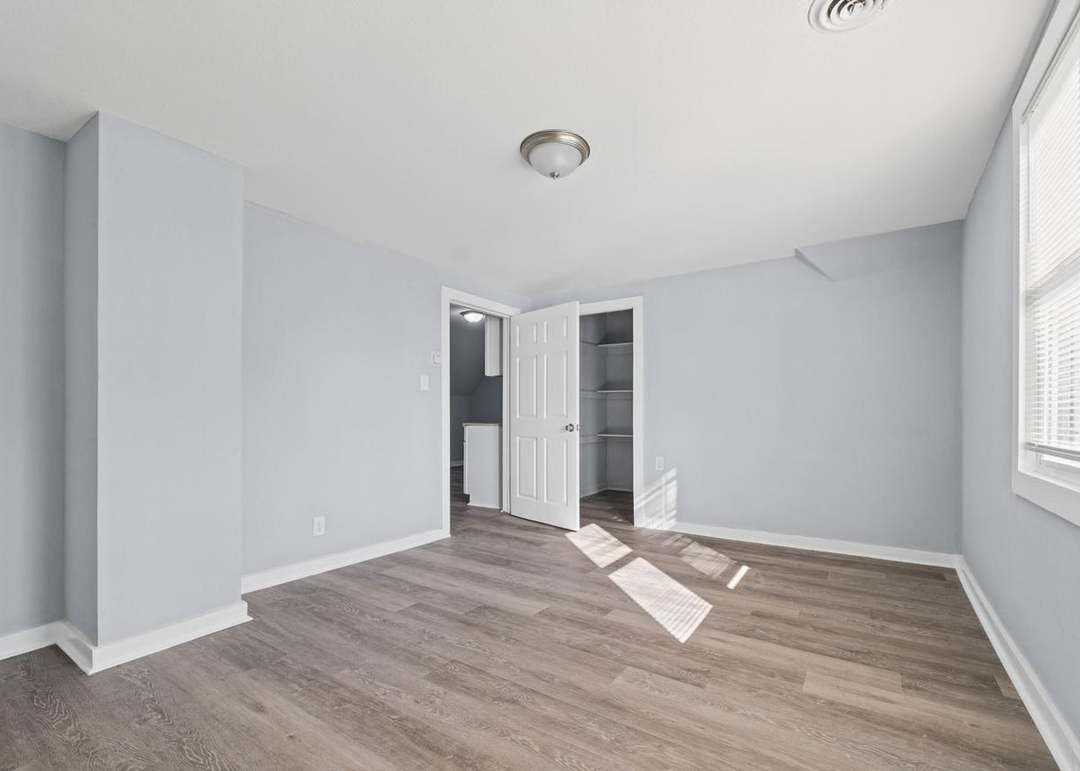 917 S 9th St - Photo 4 of 4