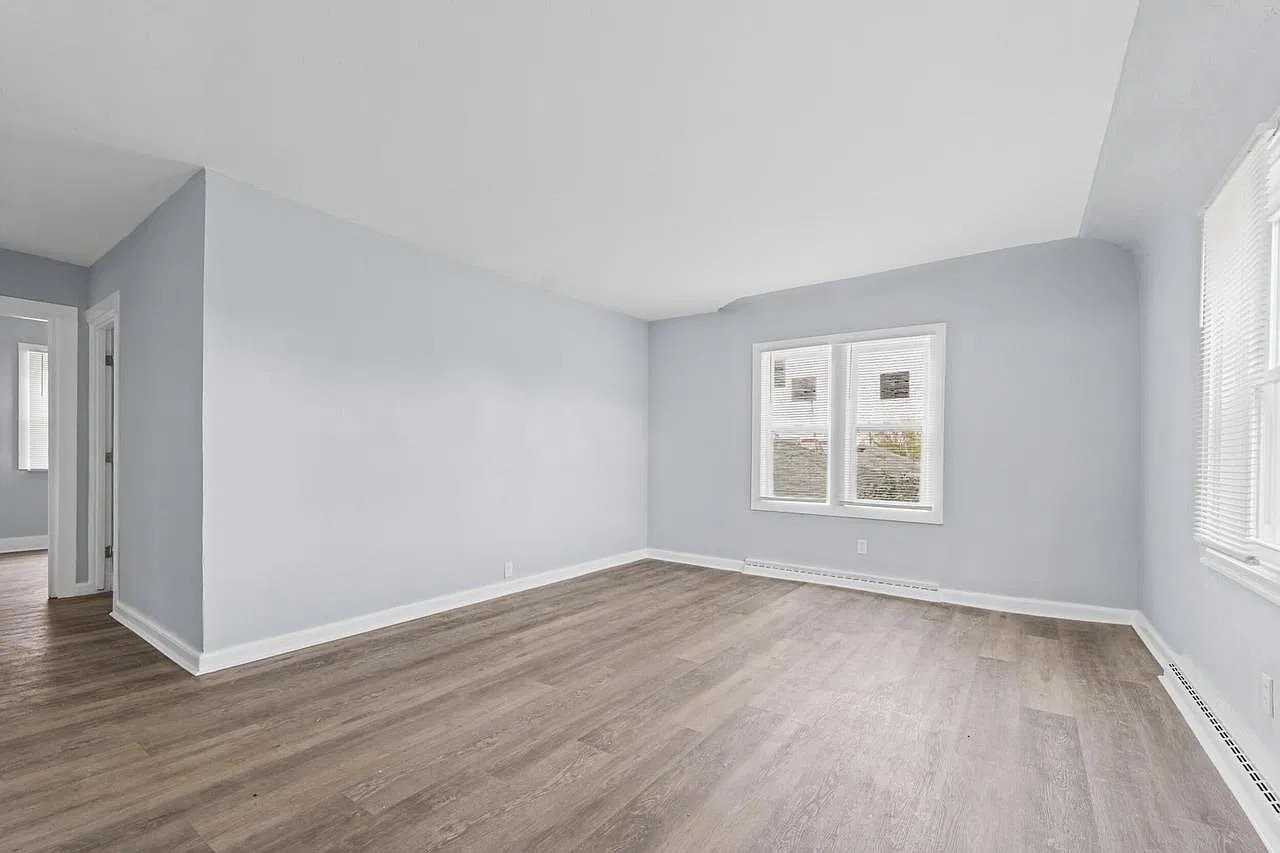 4187 N 20th St - Photo 2 of 6