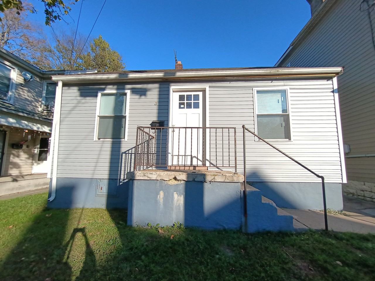 1118 Shuler Ave - Photo 2 of 20