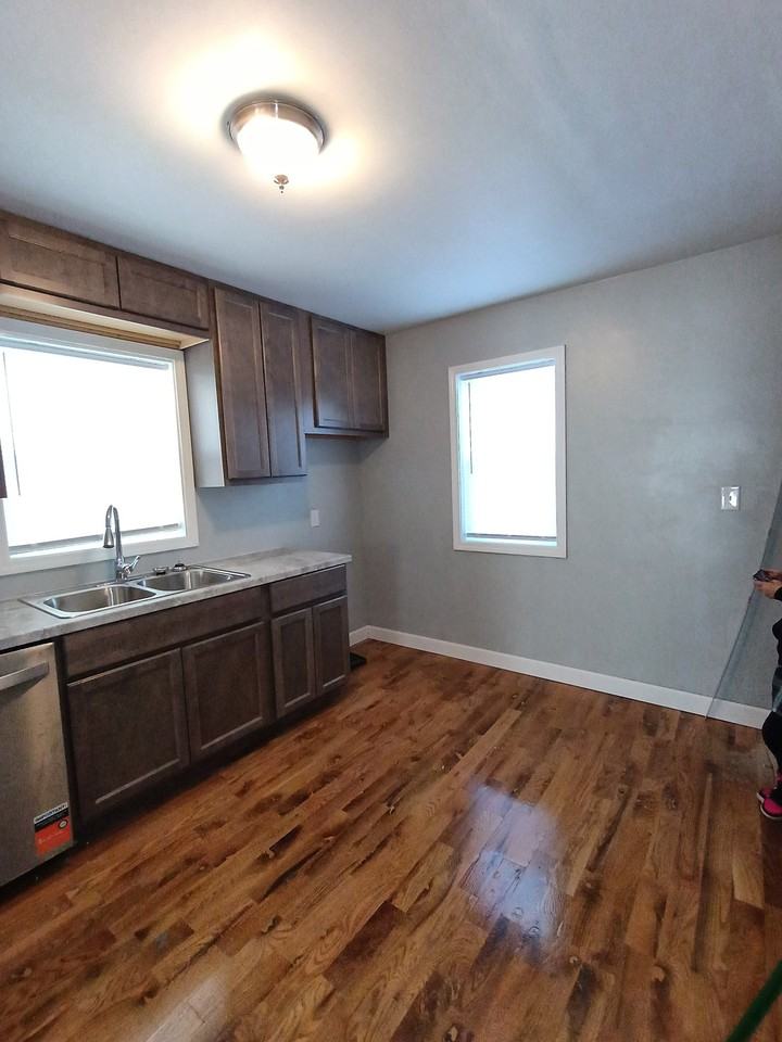 1118 Shuler Ave - Photo 5 of 20