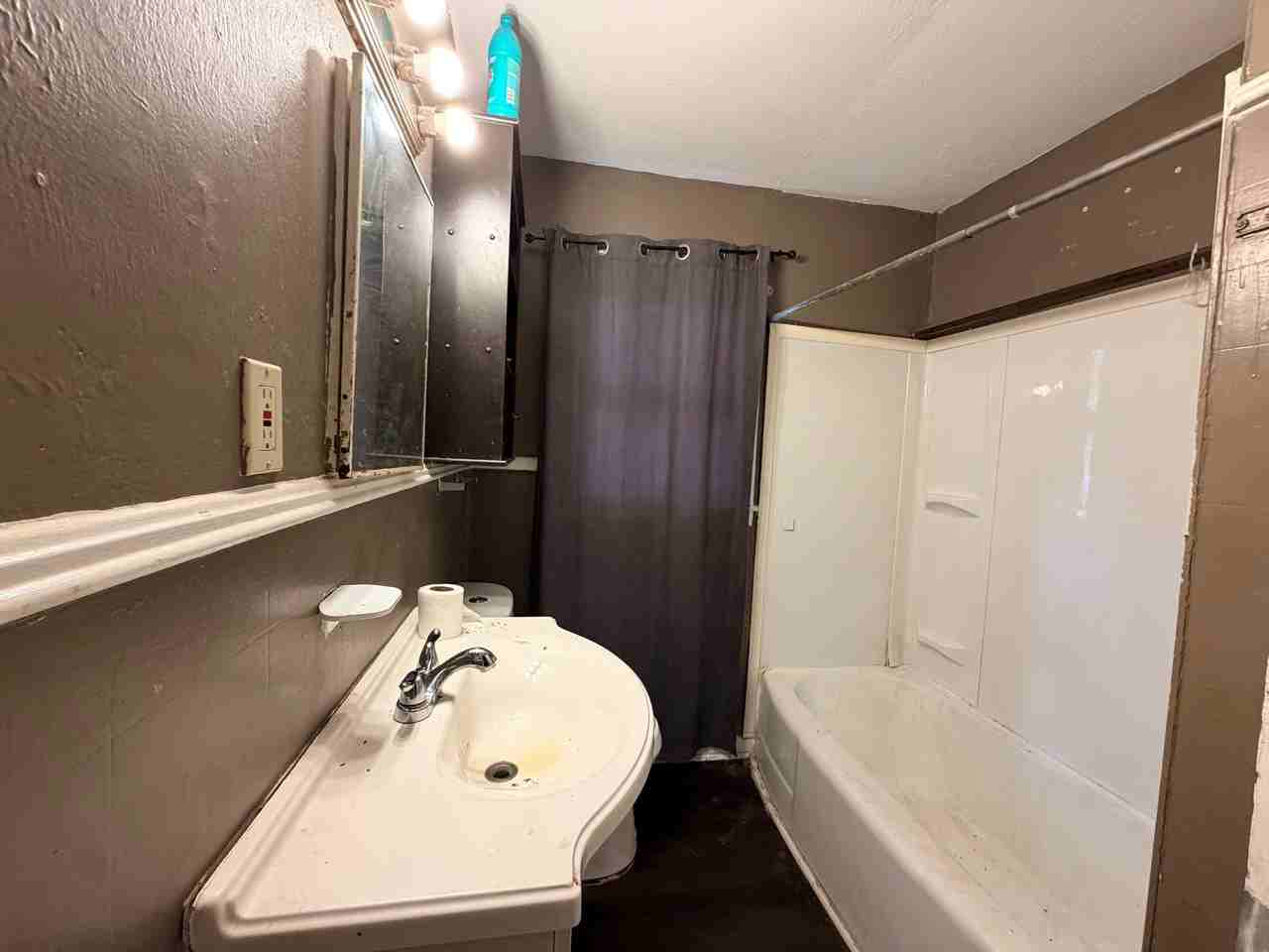 2501 Nw Prentice Ave - Photo 3 of 9