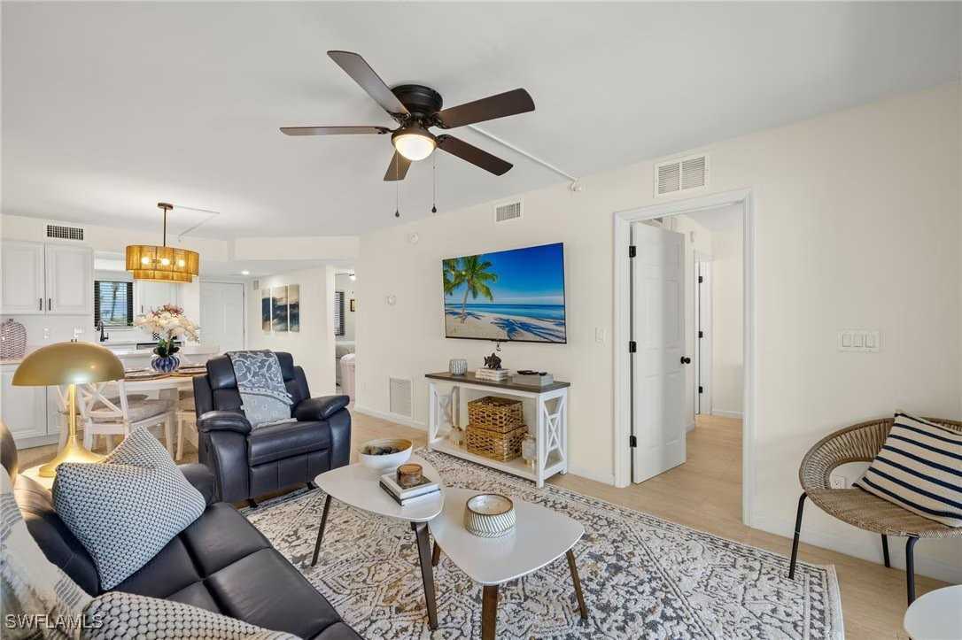 4770 Estero Blvd - Photo 4 of 16