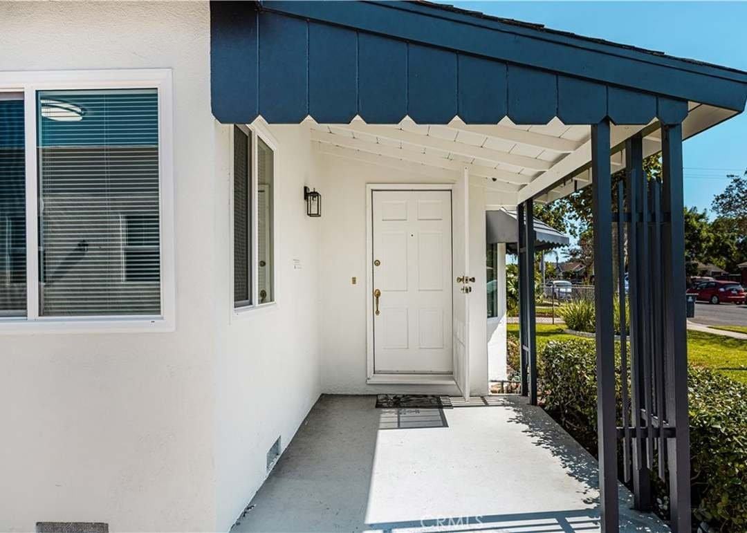 1615 S Van Ness Ave - Photo 2 of 17