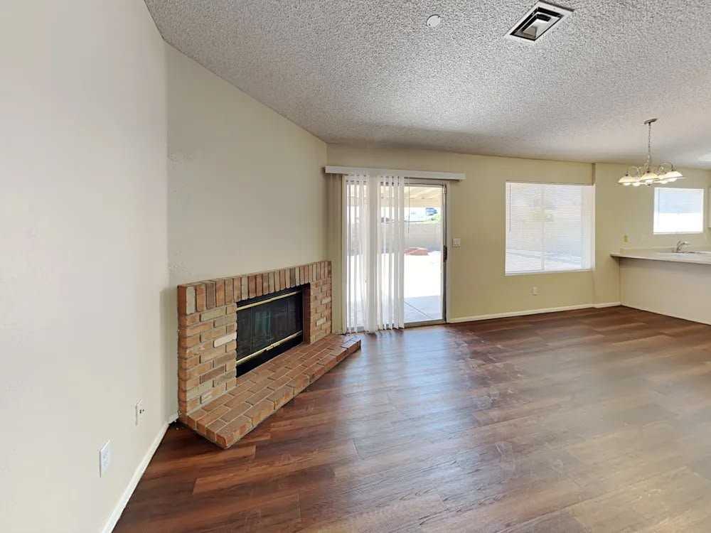 11301 N 79th Ave - Photo 3 of 15