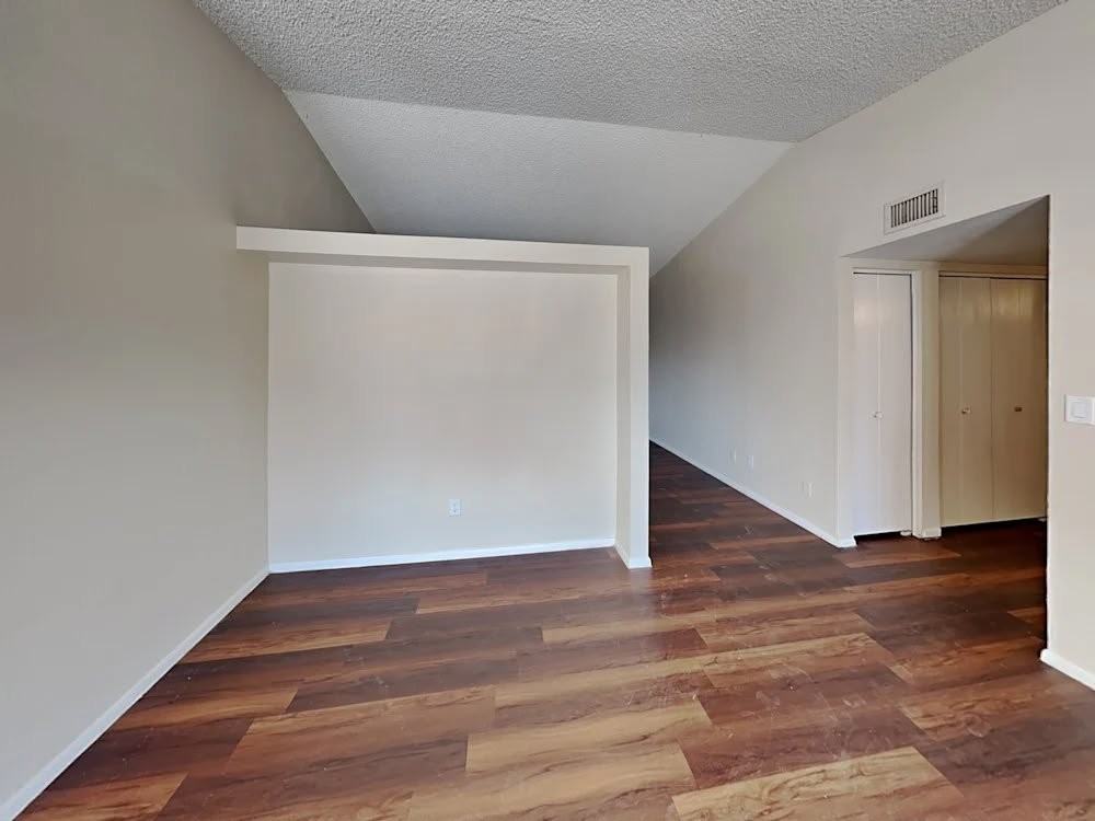 11301 N 79th Ave - Photo 4 of 15