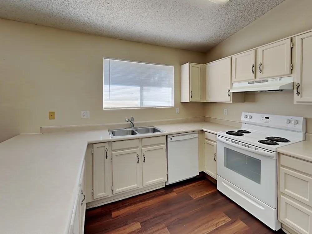 11301 N 79th Ave - Photo 6 of 15