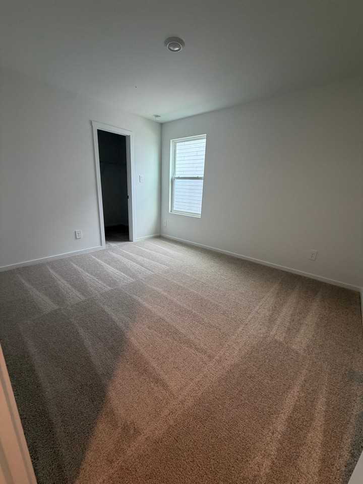 1215 Stetson Ave - Photo 4 of 19
