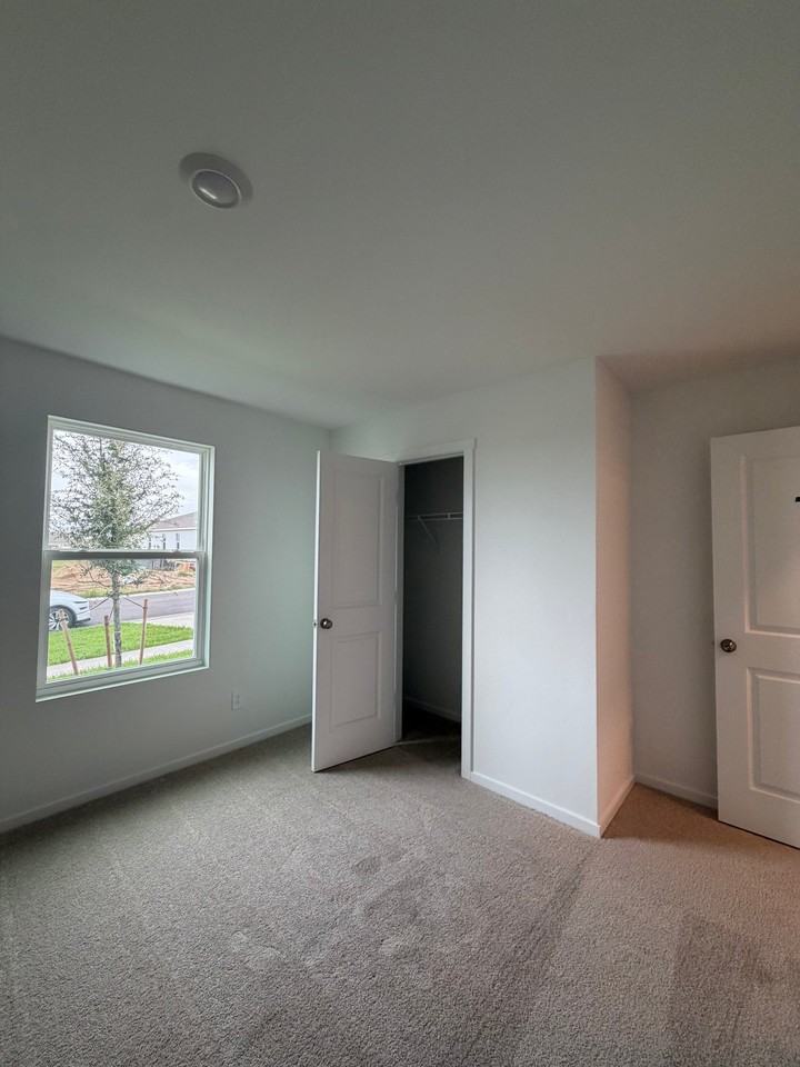 1215 Stetson Ave - Photo 5 of 19