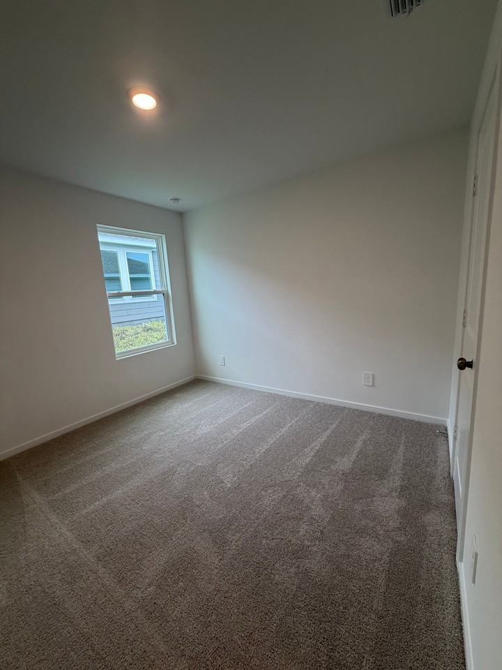 1215 Stetson Ave - Photo 7 of 19