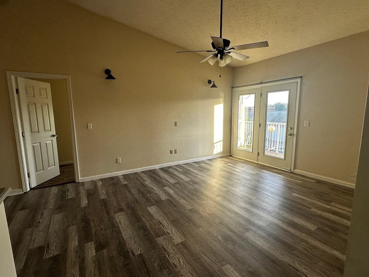 10567 Lynn Ln - Photo 2 of 10