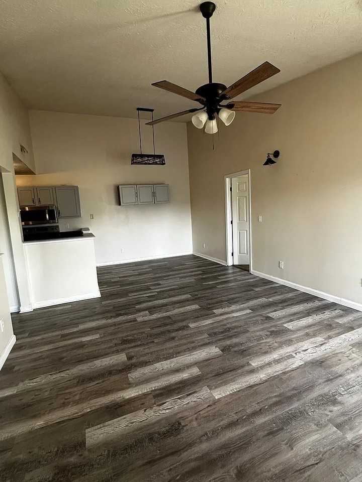 10567 Lynn Ln - Photo 3 of 10