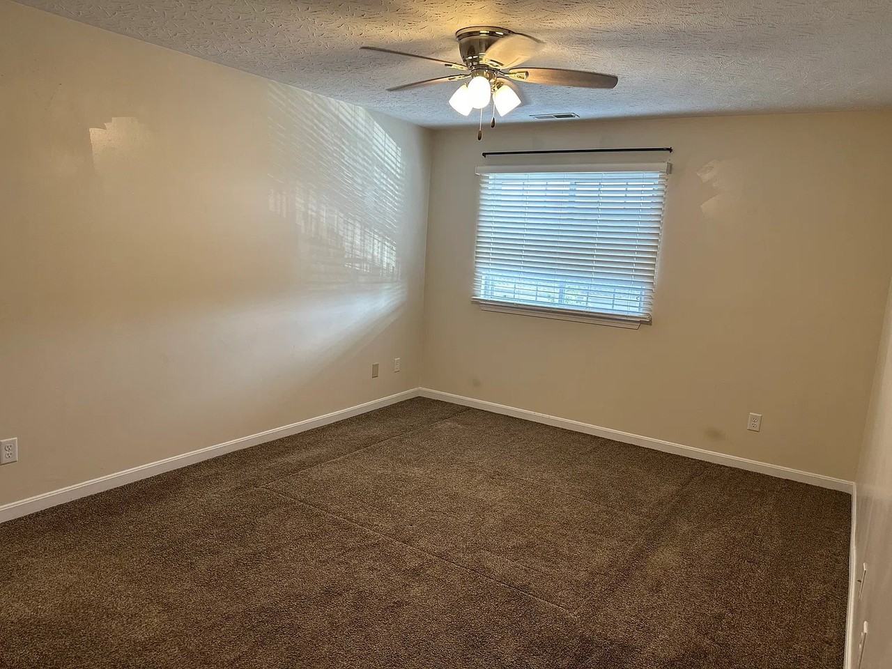 10567 Lynn Ln - Photo 5 of 10