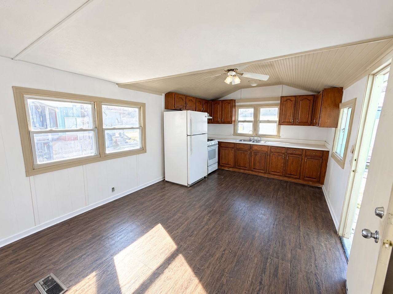 1501 W 4th St #30 - Photo 2 of 8