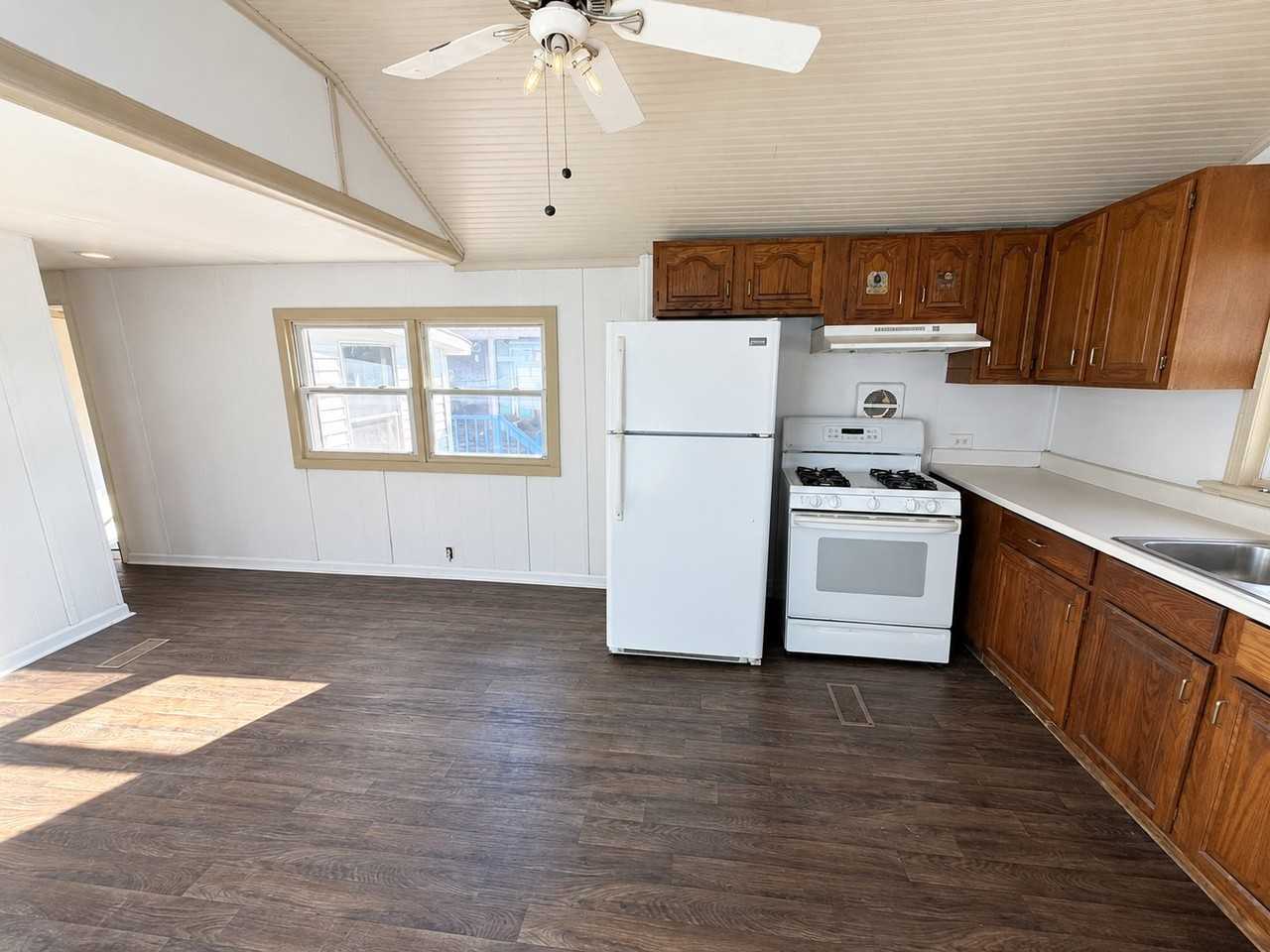 1501 W 4th St #30 - Photo 3 of 8