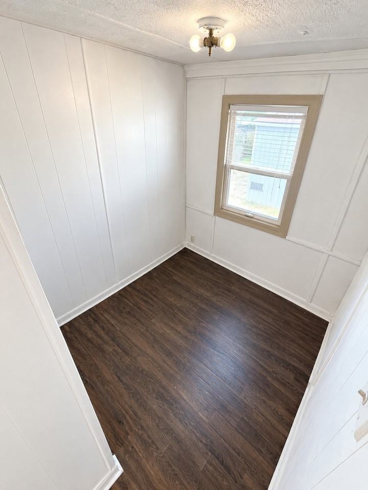 1501 W 4th St #30 - Photo 5 of 8