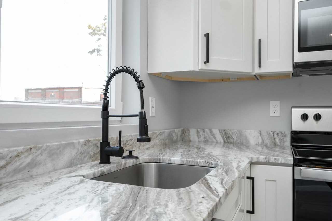 46 Ladd St - Photo 4 of 6