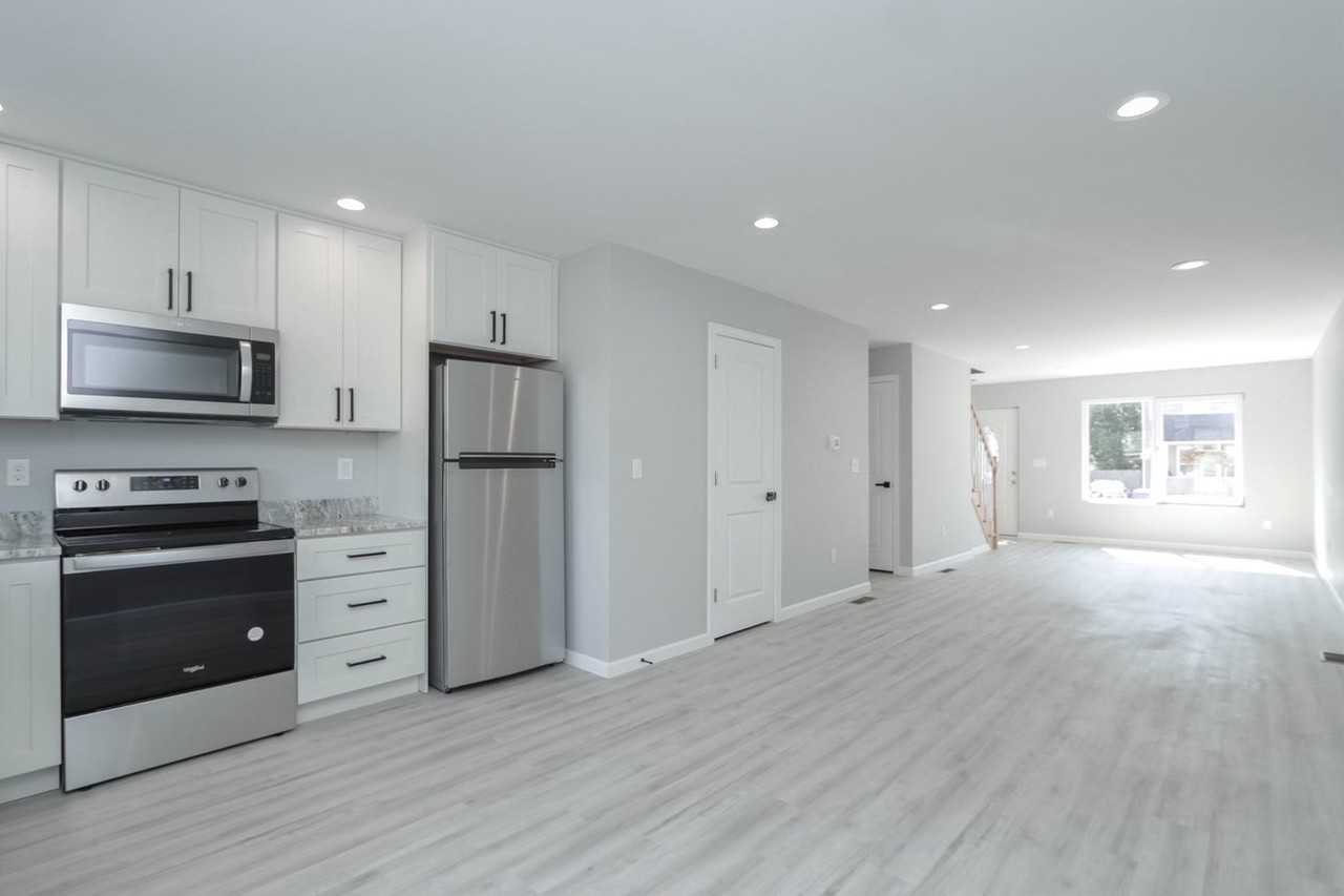46 Ladd St - Photo 6 of 6