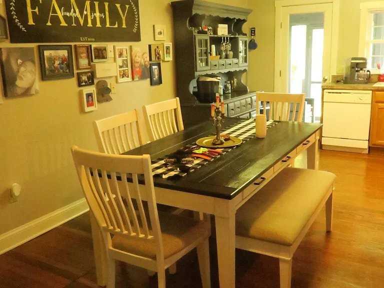 206 Calvert St - Photo 2 of 8