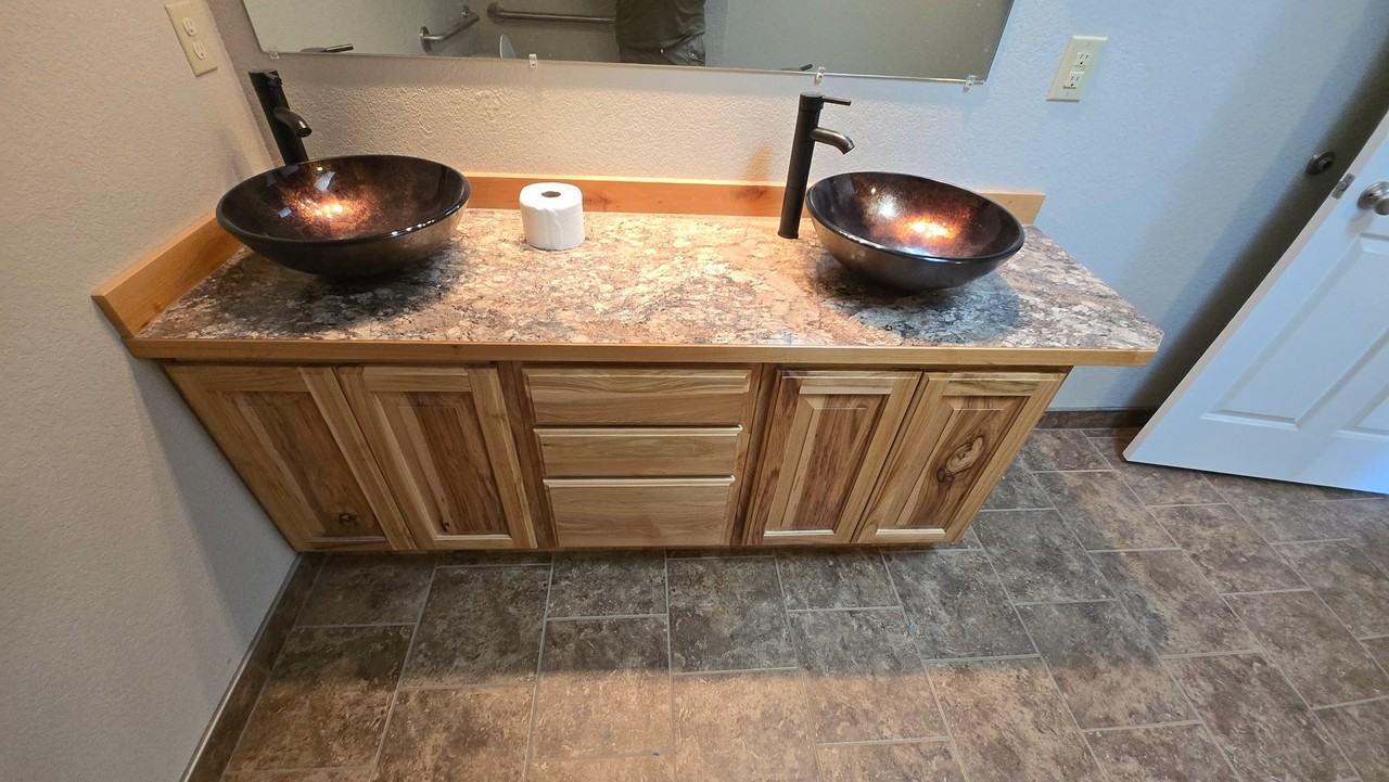 220 Linder Ave - Photo 2 of 8