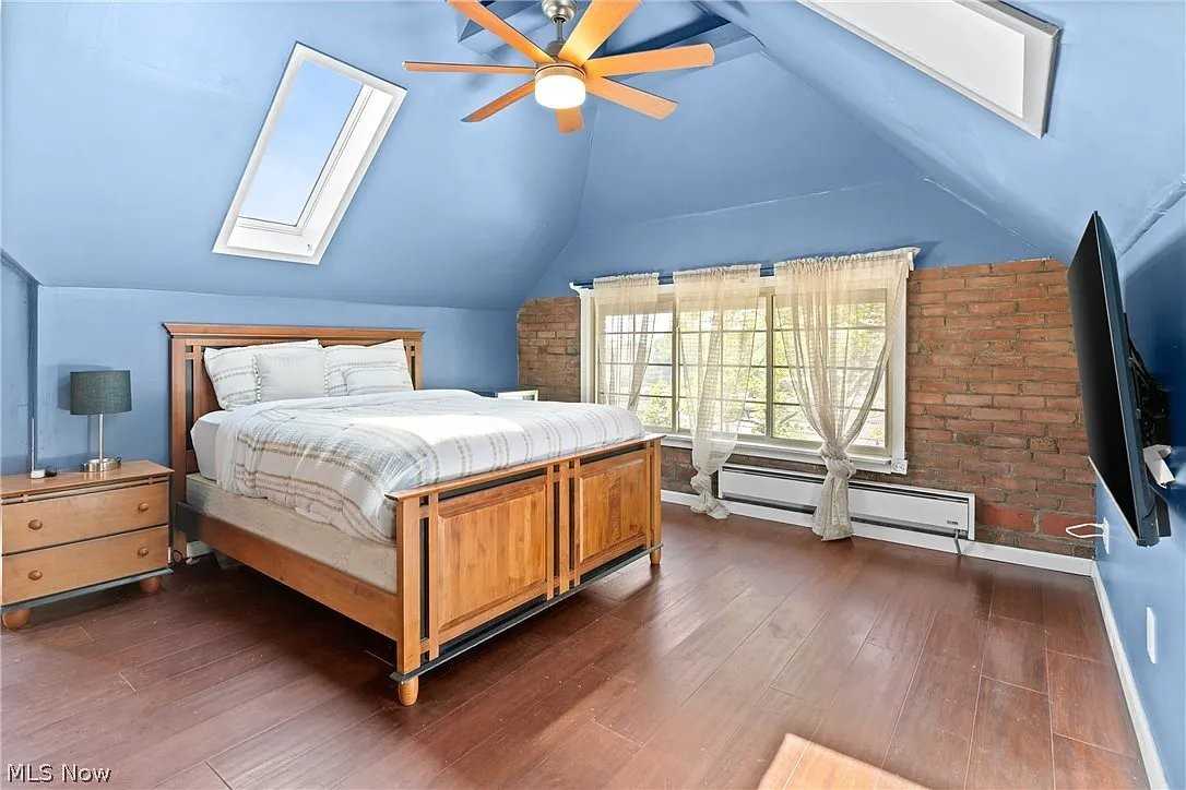 12404 Larchmere Blvd - Photo 2 of 18