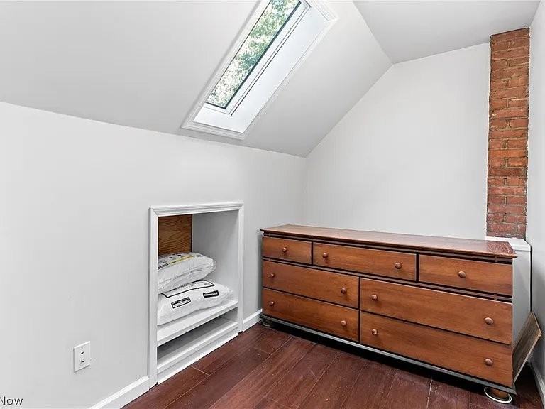12404 Larchmere Blvd - Photo 3 of 18
