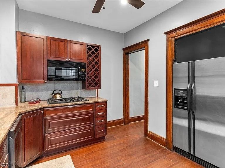 12404 Larchmere Blvd - Photo 7 of 18