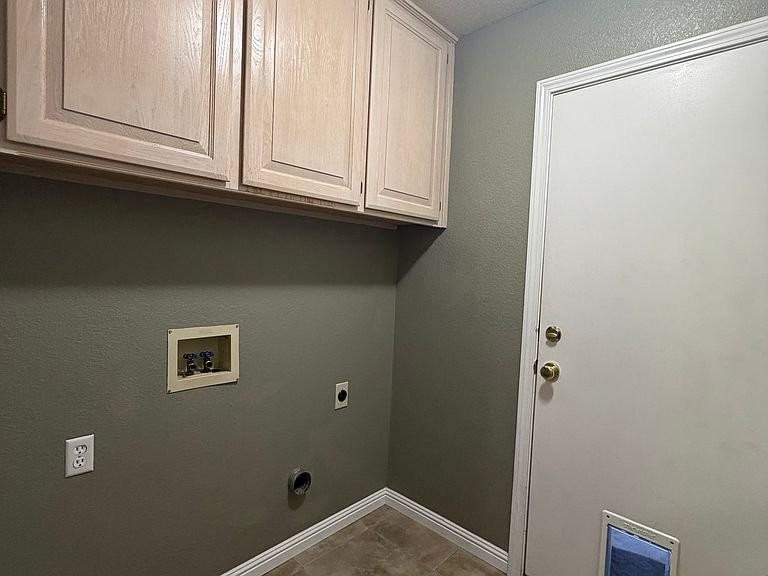 4758 Stuart St - Photo 2 of 14
