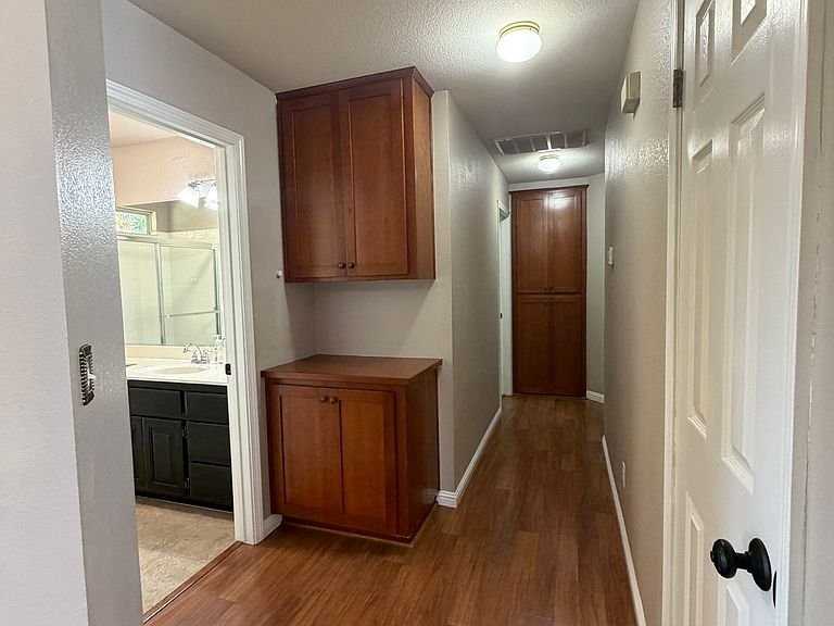 4758 Stuart St - Photo 6 of 14