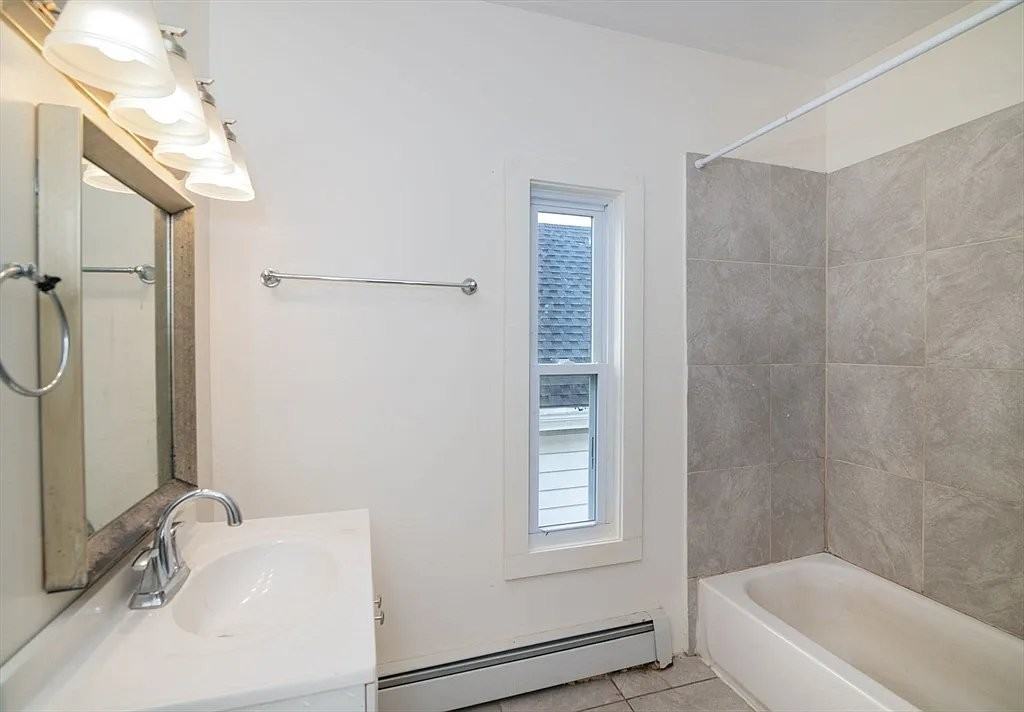 81 Gilbert St - Photo 2 of 8