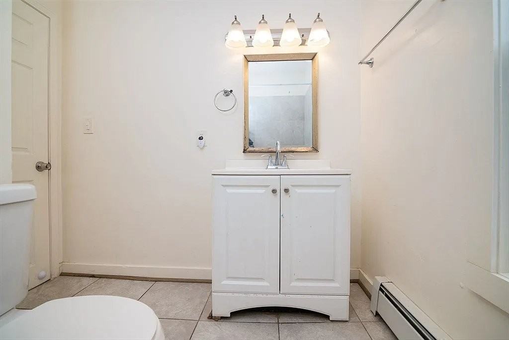 81 Gilbert St - Photo 3 of 8