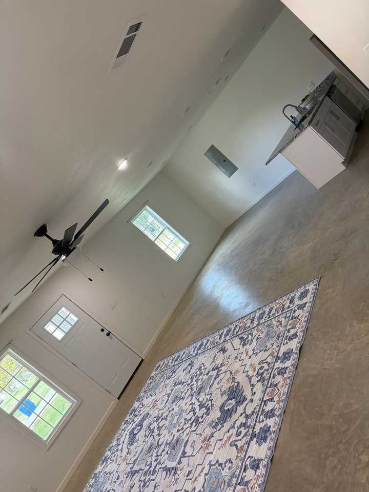207 W Warner St - Photo 2 of 10