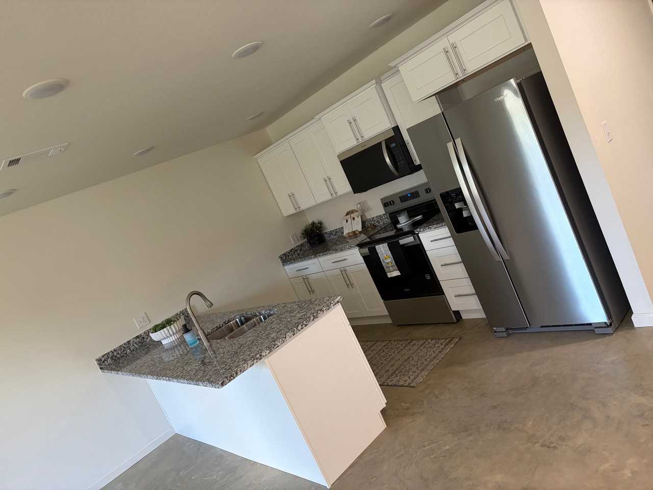 207 W Warner St - Photo 3 of 10