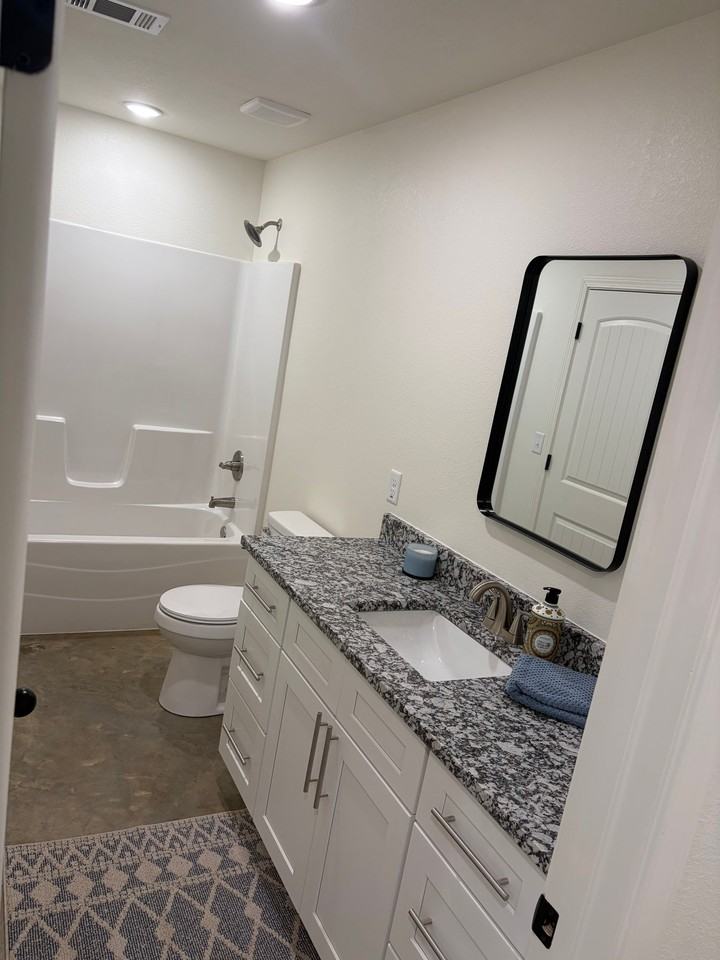207 W Warner St - Photo 4 of 10