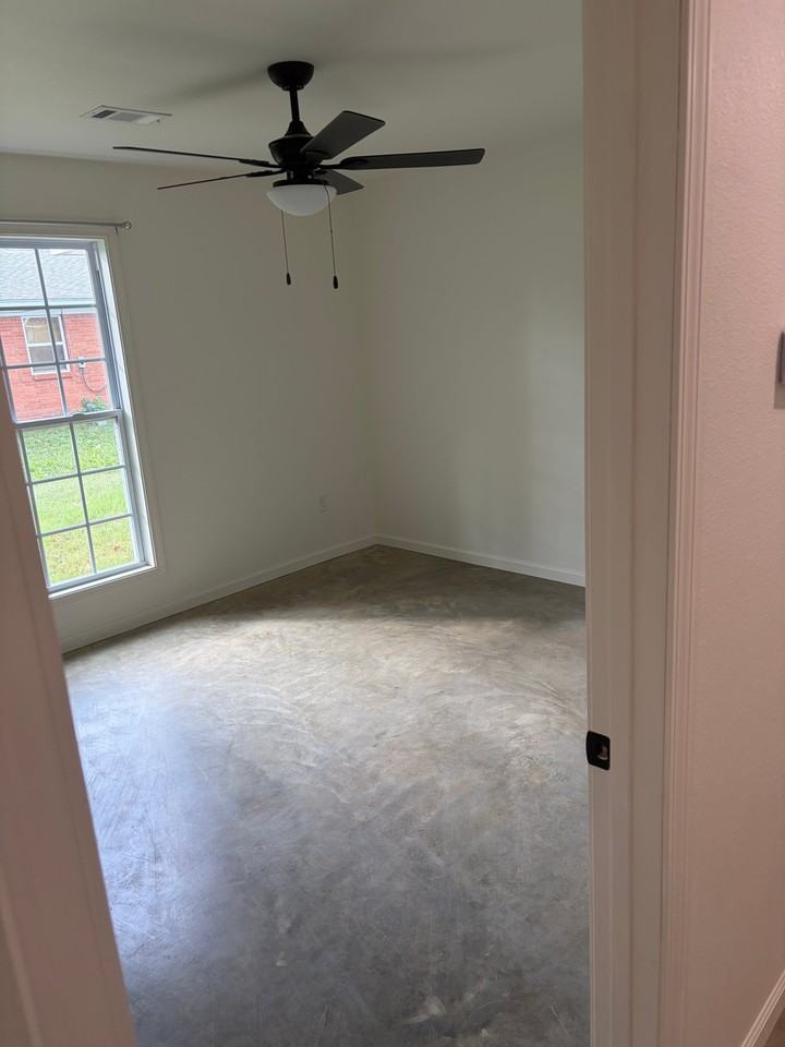 207 W Warner St - Photo 5 of 10