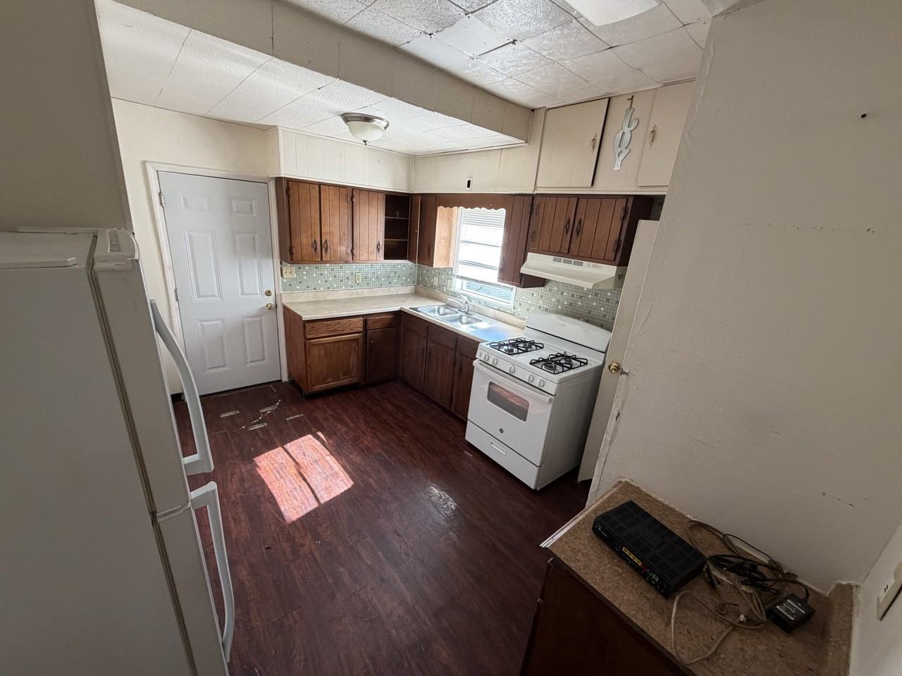 136 S Clark Ave - Photo 3 of 9
