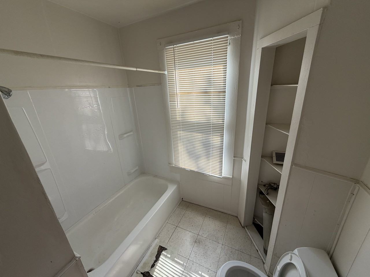 136 S Clark Ave - Photo 4 of 9