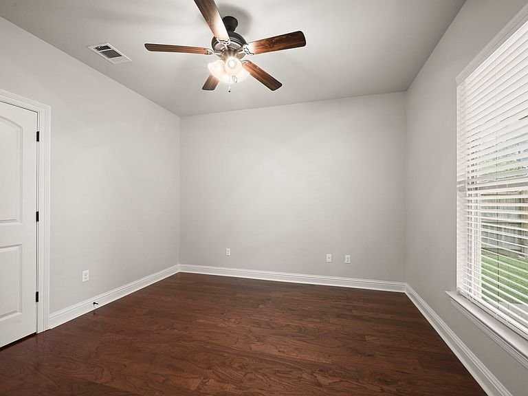9346 Falling Oak Dr - Photo 4 of 11