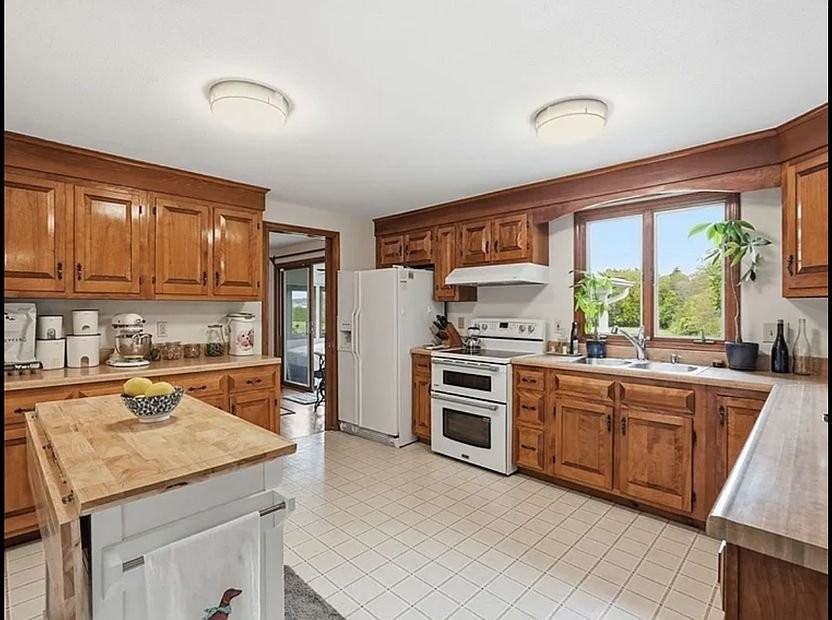 73 N Maple St - Photo 2 of 18