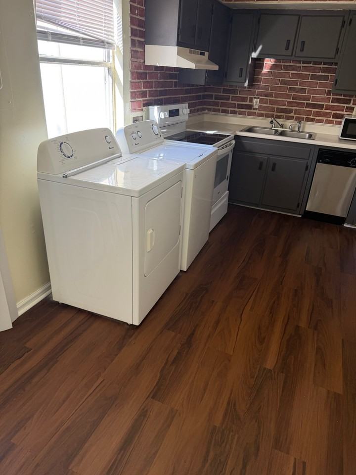 2147 Binford Ln - Photo 5 of 11
