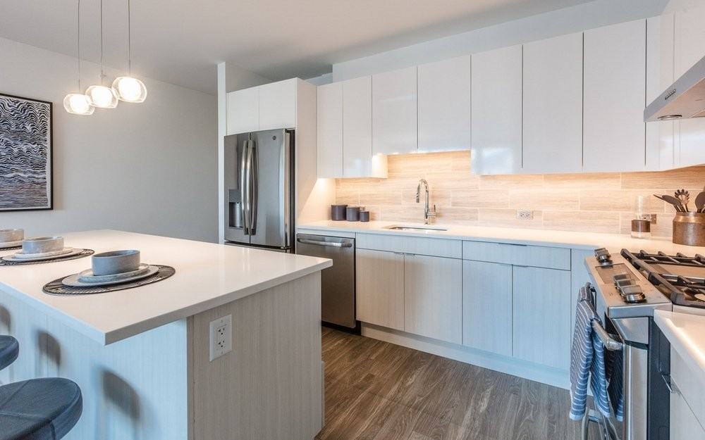 2340 N Lincoln Ave - Photo 2 of 12