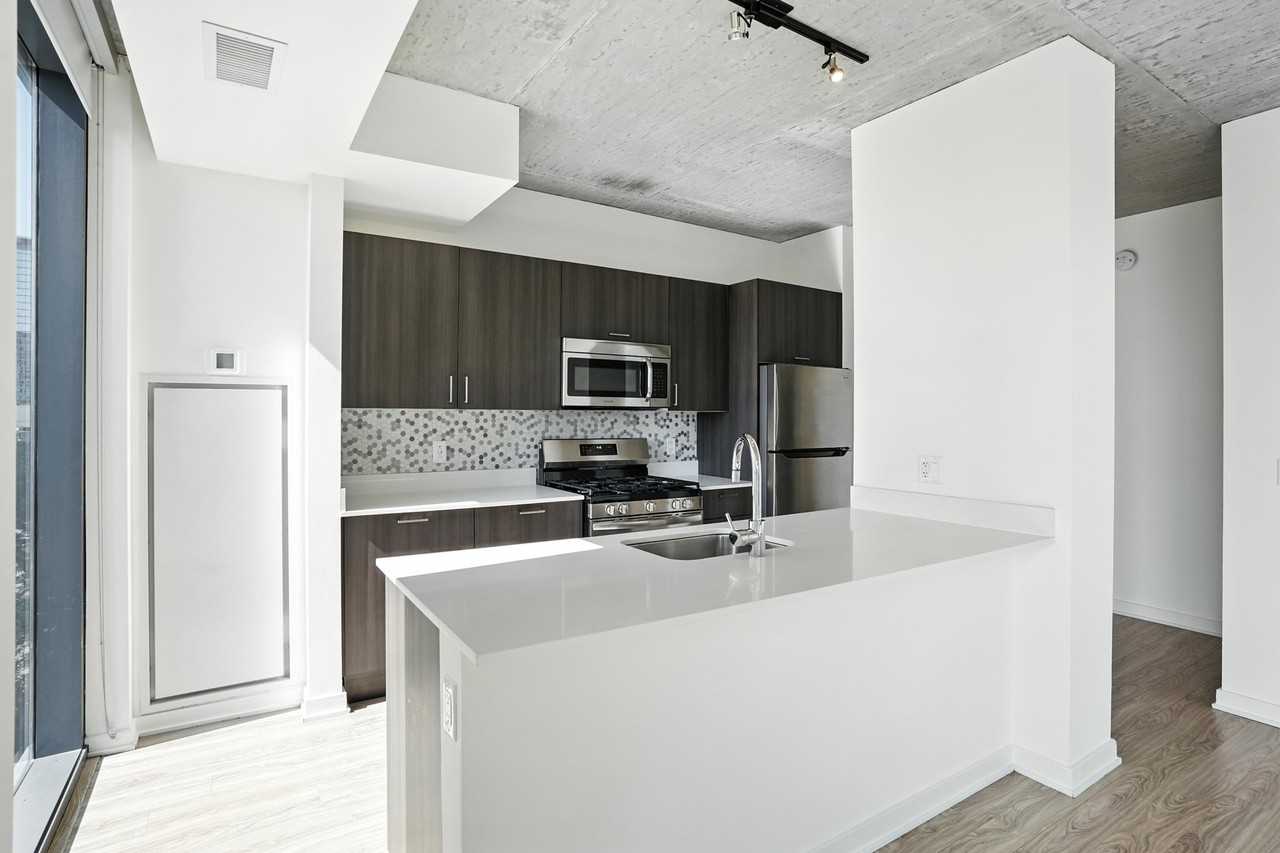 1326 S Wabash Ave - Photo 3 of 12