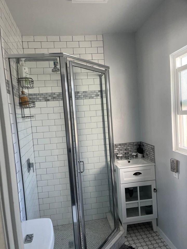 4528 5th Ave - Photo 5 of 9