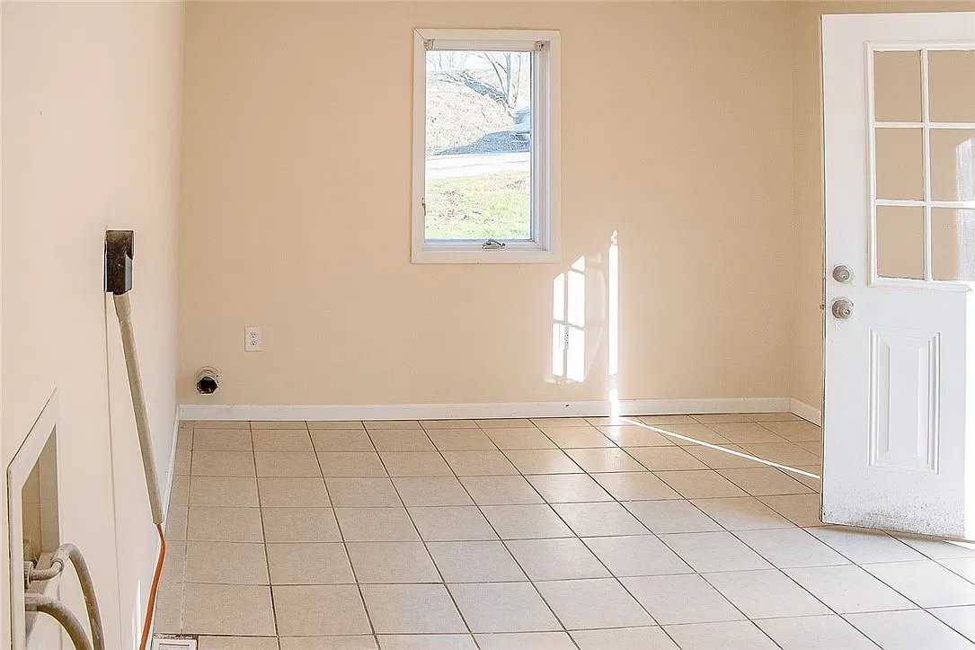 1378 Robbins Station Rd - Photo 6 of 20
