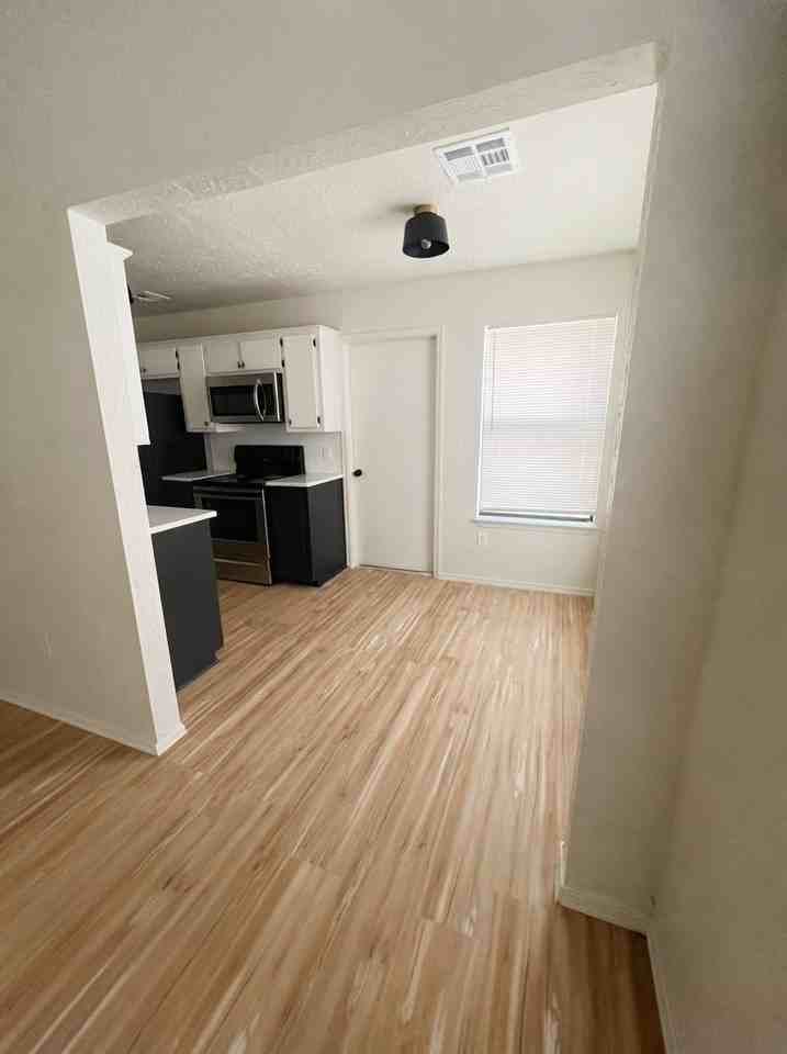 1508 Nw Columbia Ave #A - Photo 2 of 13