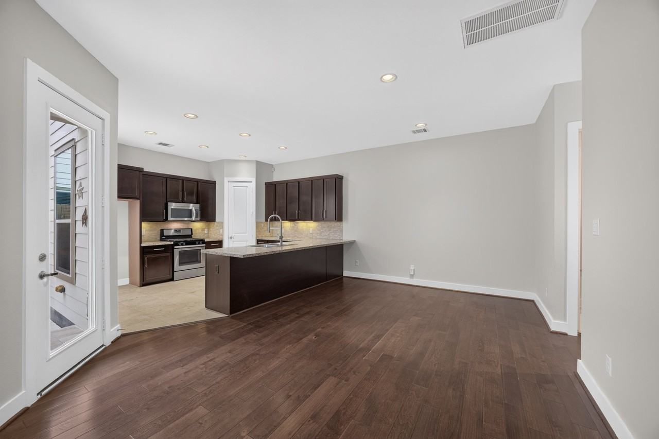 8806 Hollister Square Ct - Photo 2 of 13