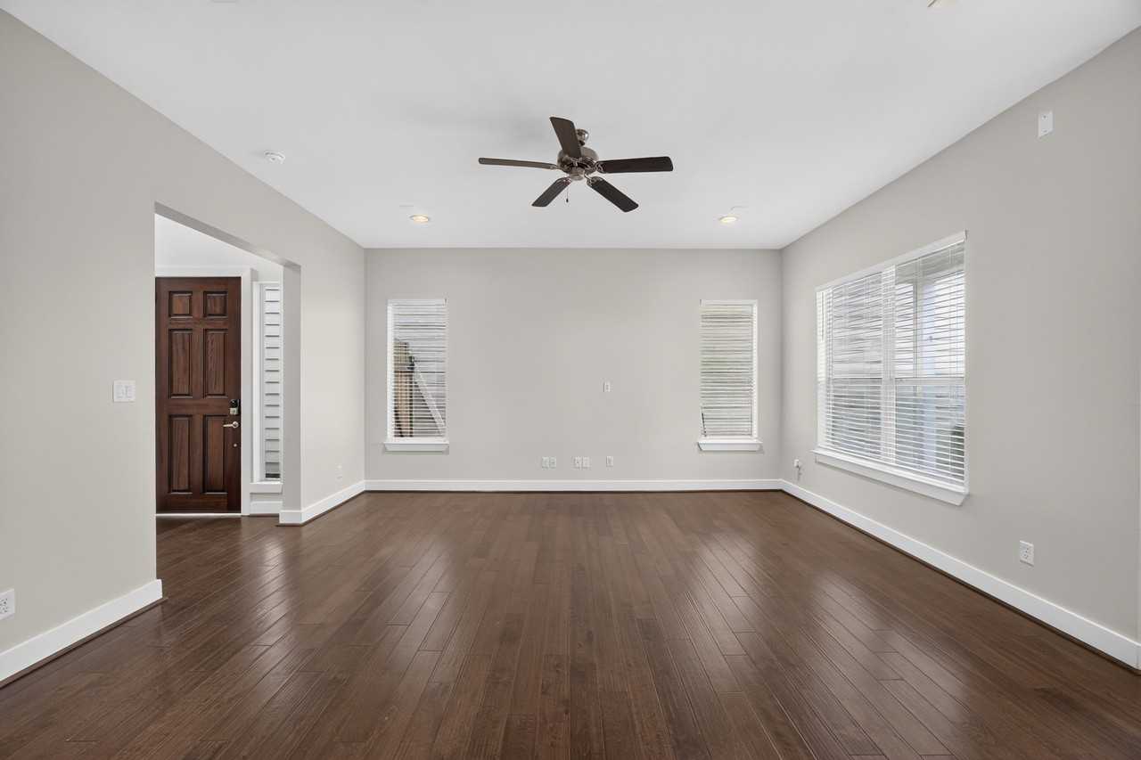 8806 Hollister Square Ct - Photo 3 of 13